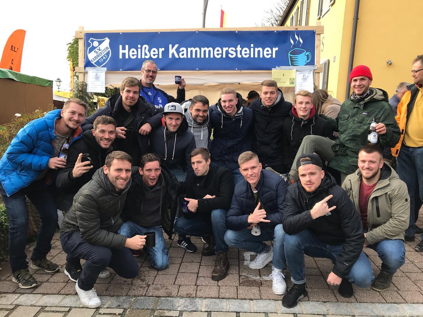 +++ SVK TEAMBUILDING +++
Anwesenheit am Stand der Kammersteiner auf dem Waldmarkt in Kammerstein! Standinhaber Andreas Lippert, danke!👌🏻 #svk